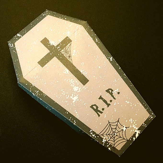 Byg din egen Halloweenfest - kirkegård - Lou Noire - Kiste