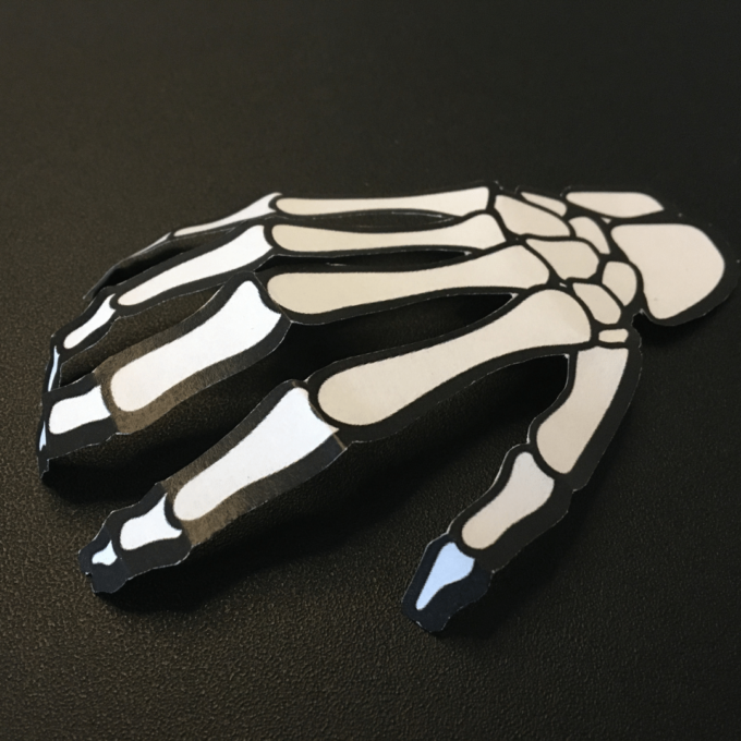 Byg din egen Halloweenfest - kirkegård - Lou Noire - skelethånd