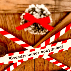 Den lille Nisse flytter ind - Lou Noire - Nissedør